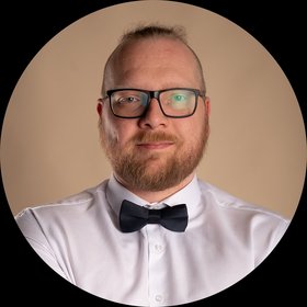 Ádám – esküvői fotográfus, Composit Studio Zalaegerszeg